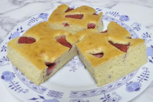 Brněnský jogurtový koláč s jahodami – Snadné Česko recept, zvládnete za 30 - 45 minut